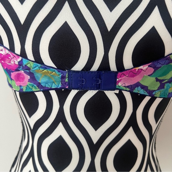 Vintage 80s Colorful Floral Bra by Shape-Mate - Picture 4 of 12
